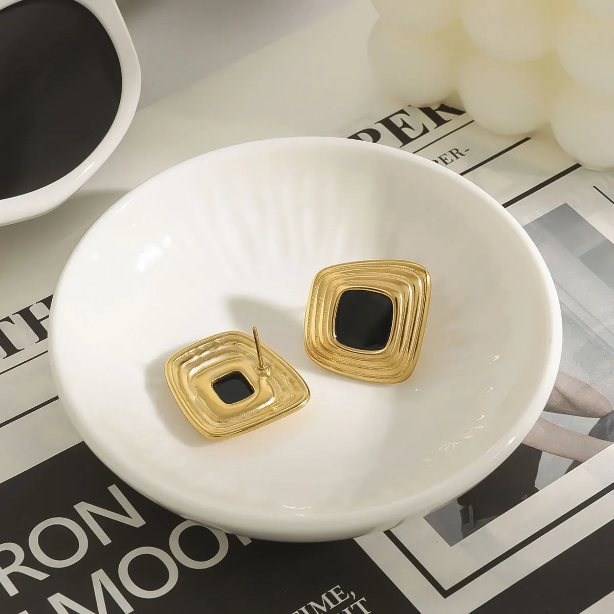 Uworld Retro Geometric Ribbed Irregular Ear Studs 18K Gold Color Plated Stainless Steel Square Black Shell Earrings Acce 260303
