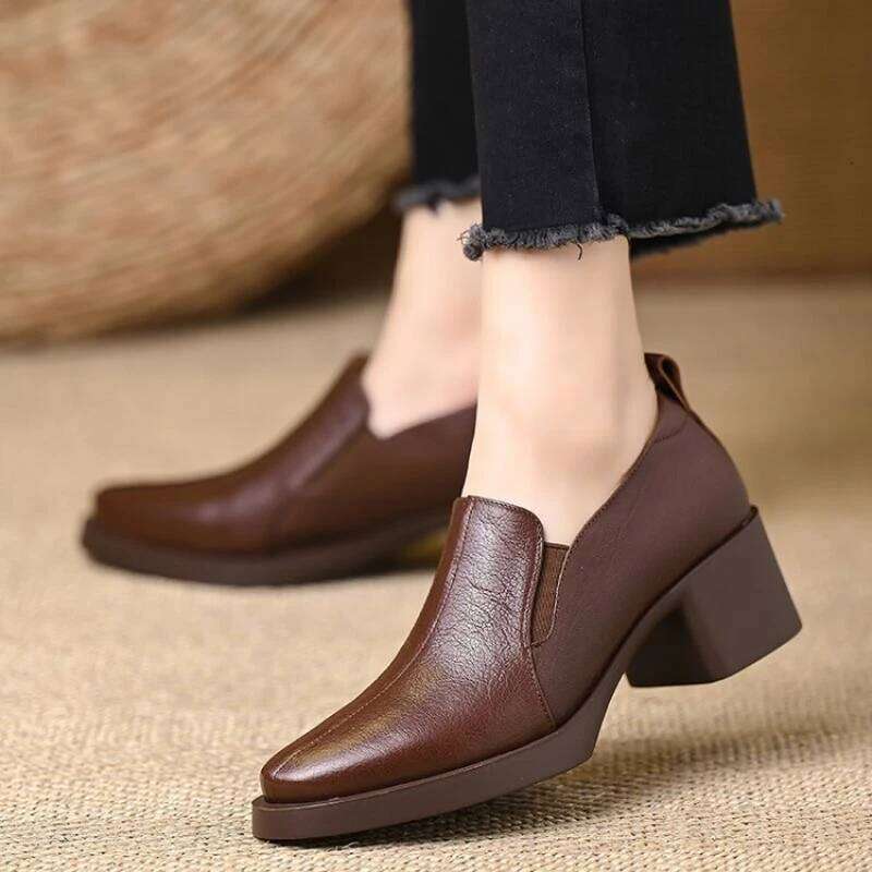2025 Autumn/Winter Vintage British Style Slip-on Commuting Shoes - Deep V Pointed-Toe Chunky Heel Pumps in Soft Leather