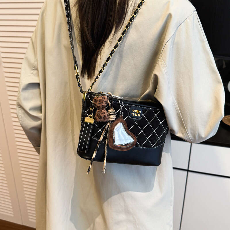 Women Colour Trend New Fashionable Versatile Small Square Stylish Chain Shoulder Bag Style Crossbody Bag