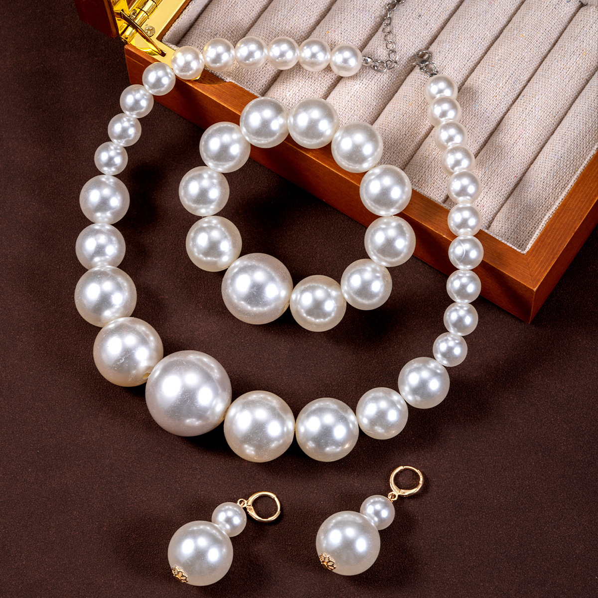 Light Luxury Retro Fashion Exquisite Jewelry Unique And Novel Four-Piece Set Niche Design Pearl Necklace Set Chain