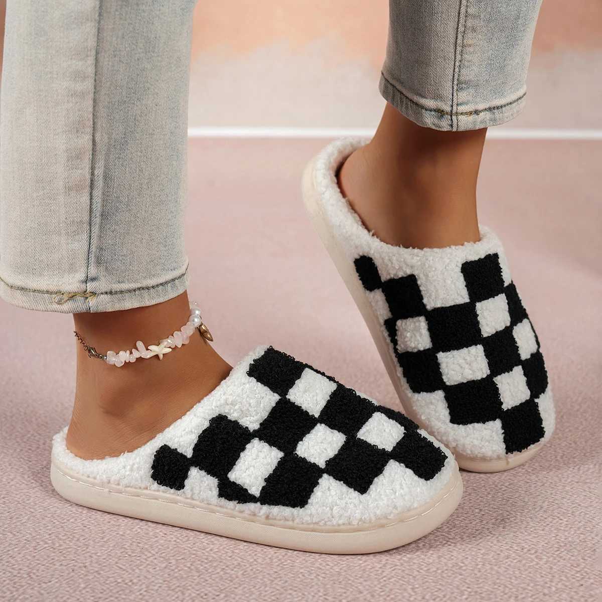 Checker Board Classic Pattern Winter Couples Slippers Girl Fashion Women Bedroom Warm Comfy Soft Indoor Fuzzy Casual Home Shoes S260305
