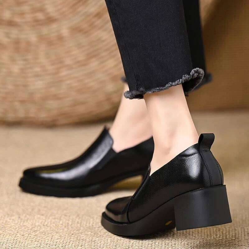 2025 Autumn/Winter Vintage British Style Slip-on Commuting Shoes - Deep V Pointed-Toe Chunky Heel Pumps in Soft Leather