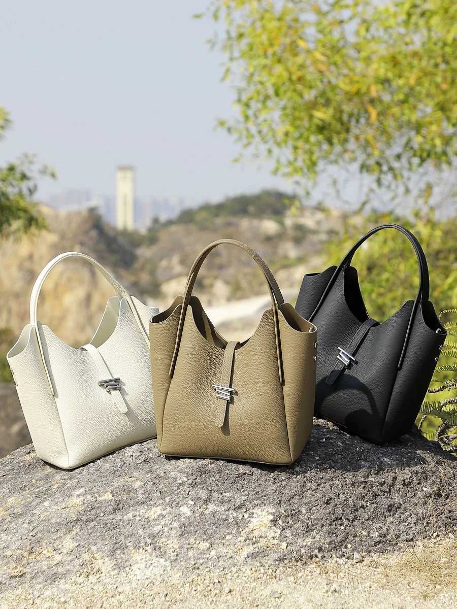 2025 Genuine Leather Womens Bag Daily Commuter Handbag Design Cow Leather Shoulder Bag Fashion Chime Bag Handbag H260306