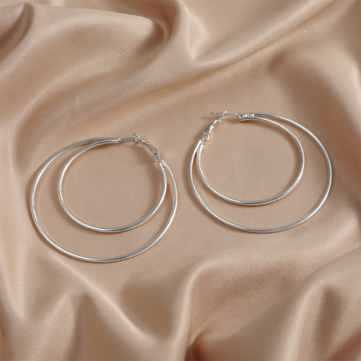 Trendy Stacked Ring Set Featuring Lustrous Metal Rings