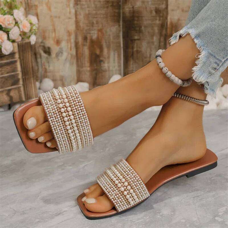 Summer 2025 new fashionable casual women's shoes, plus size comfortable pearl decoration solid color flat slippers