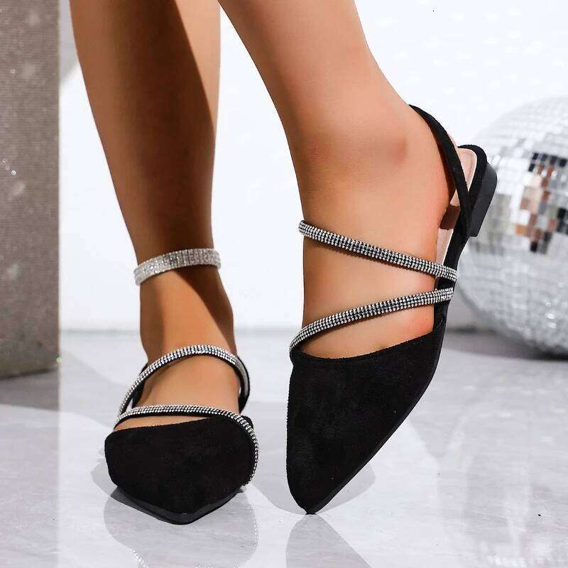 New black minimalist style for summer 2025 pointed and comfortable casual women's sandals
