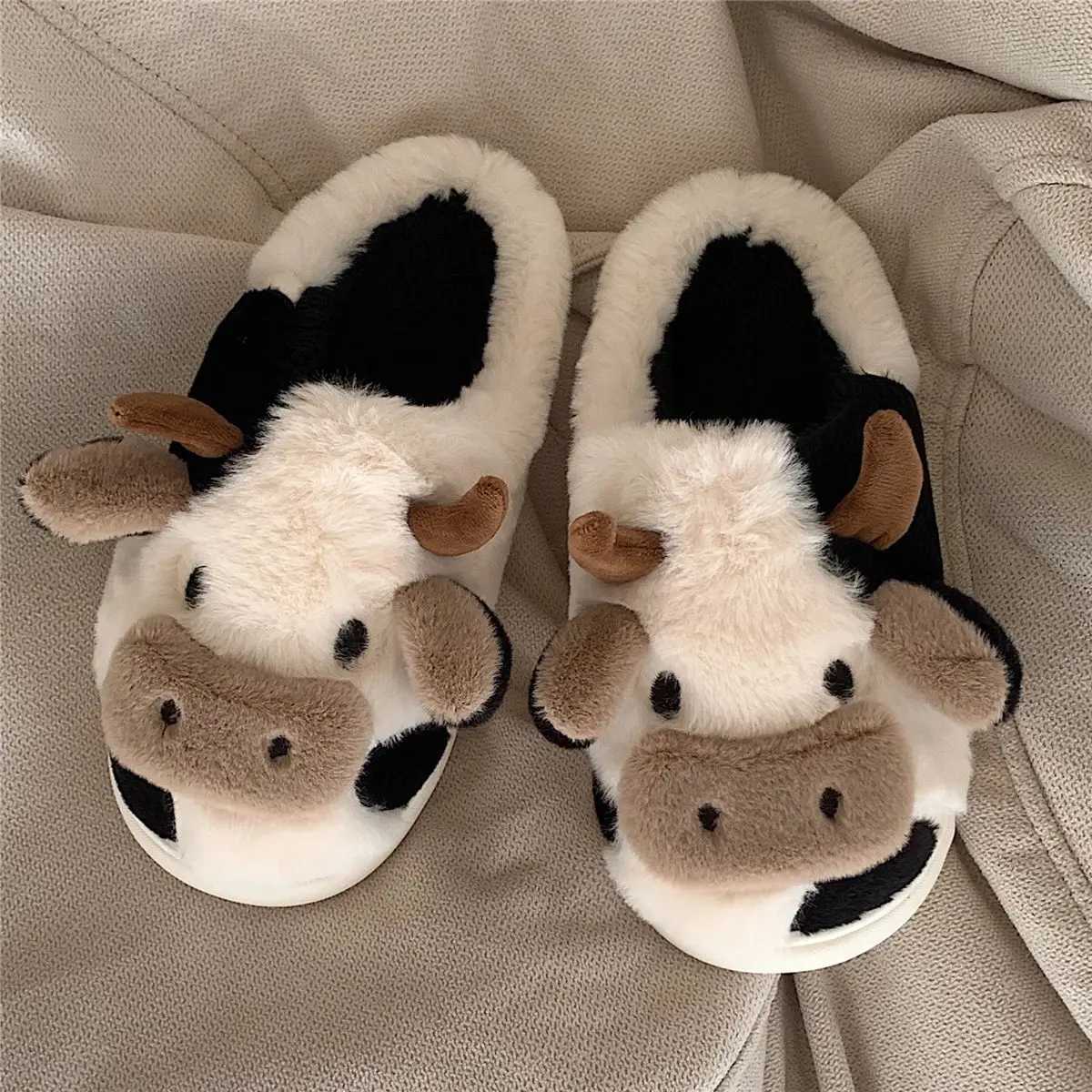 New winter neutral cartoon cow warm plush slippers for couples indoor anti slip home slippers for men and women home cotton sh S260305
