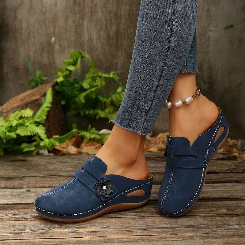 2026 New Women's Solid Color Classic Retro Thick Bottom Outdoor Simple Fashion Casual Sandals