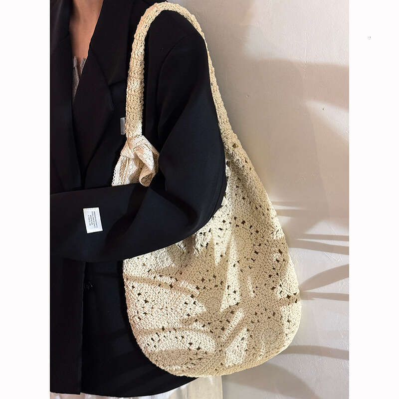 New Fashionable Versatile Woven For Women, Simple And Stylish Large Capacity Tote Bag With A Casual Look