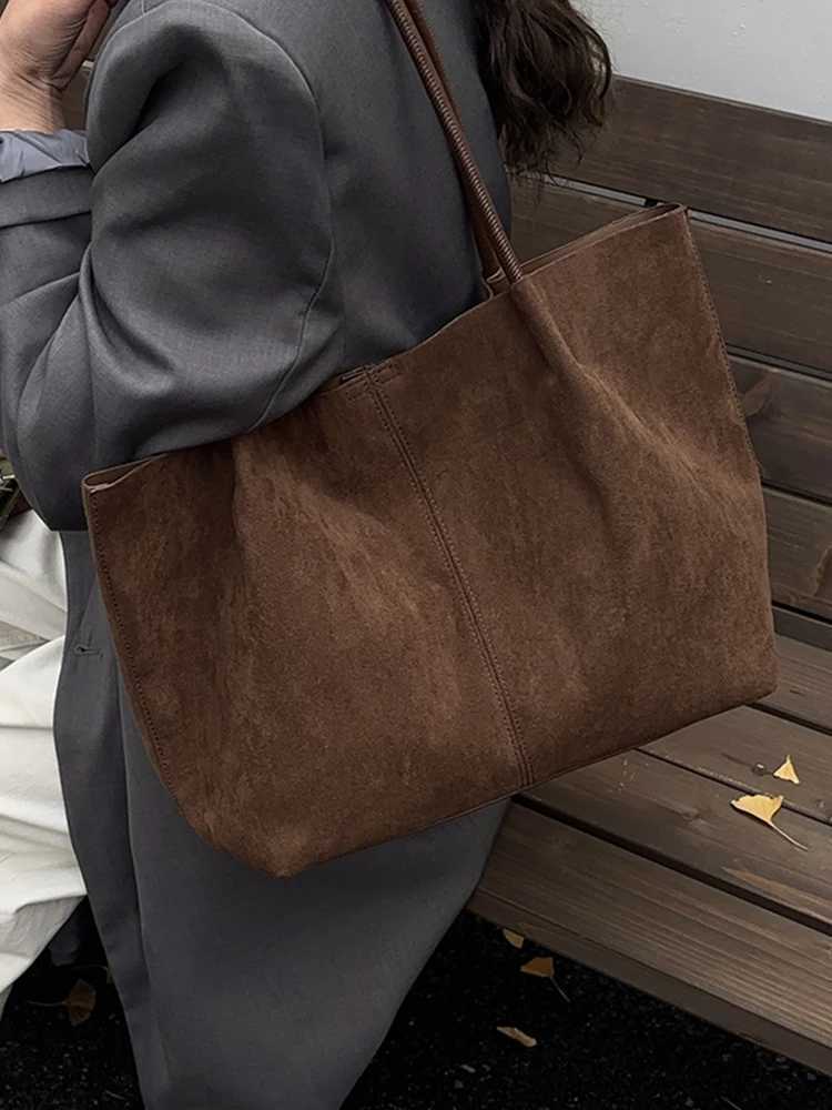 2025 Autumn/Winter New Suedette Shoulder Bag Fashionable and Casual Womens Daily Commuting Handbag with Small Bag H260306