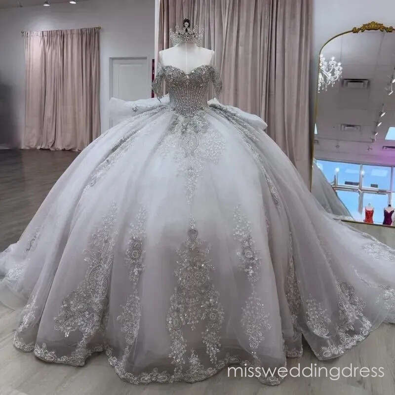 White Shiny Princess Off the Shoulder Sweet 16 Dress Quinceanera Dresses Sequin Applique Beading Crystal Bow Tull Party Birthday Vestidos 15 De Anos