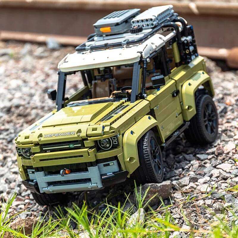 2573PCS 1:8 Technical Defender Off Road Car Building Blocks Assemble Bricks SUV Vehicle Toys Gift For Children Kids Z260305