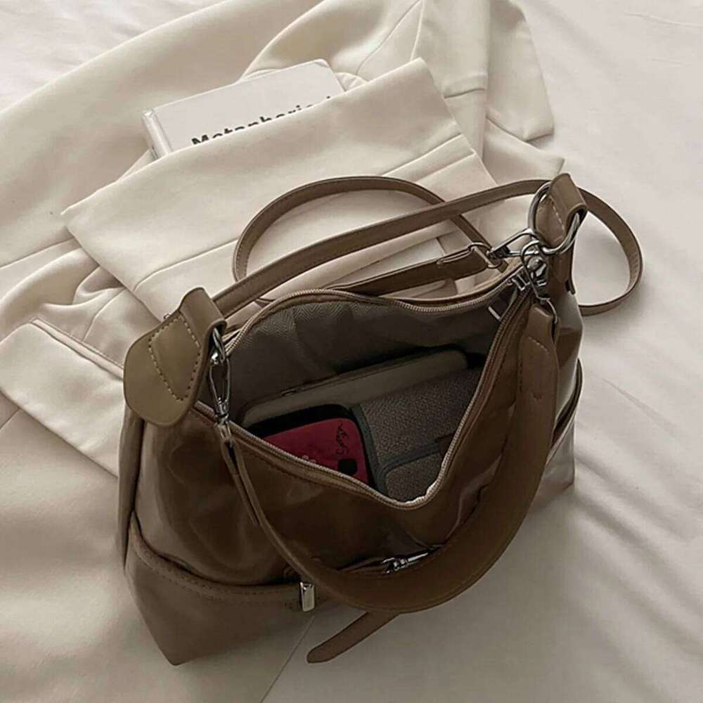 Vintage Patent Leather Crossbody Belt Buckle Detail Large Capacity Zipper PU Adjustable Strap Underarm Bag For Daily Commute TIANOUDAISHU