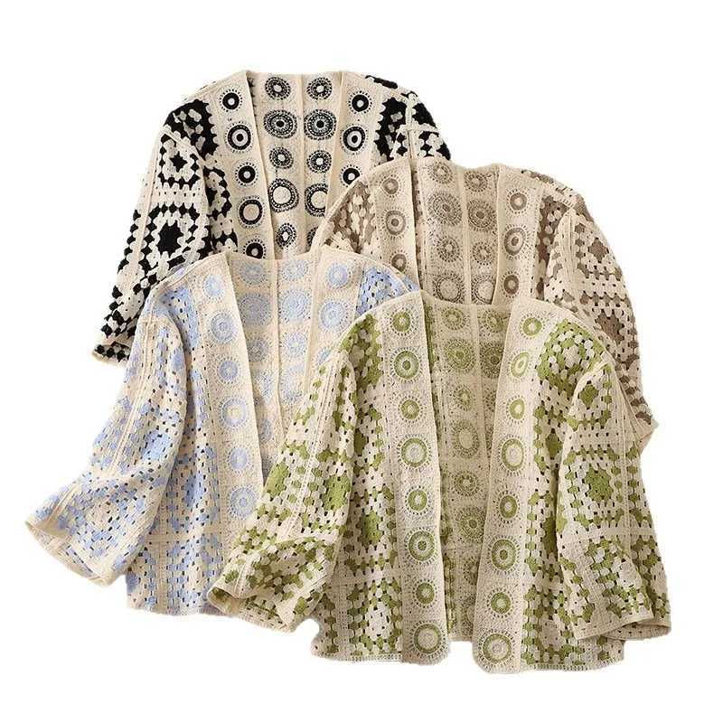 Vintage Boho Loose Plaid Cardigans Female Long Sleeves Hook Flower Hollow Tops 2025 Vacation Sunscreen Casual Shirt M260306