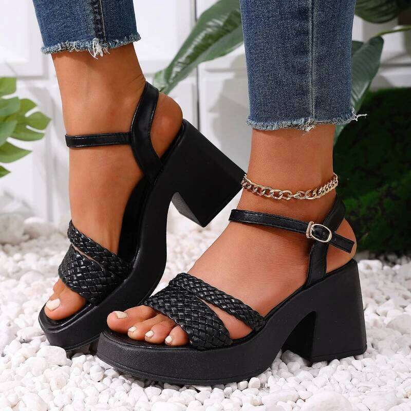 2026 Summer New Women's Fashionable Comfortable Thick Bottom with One Line Buckle Design and Simple Open Toe Sandals