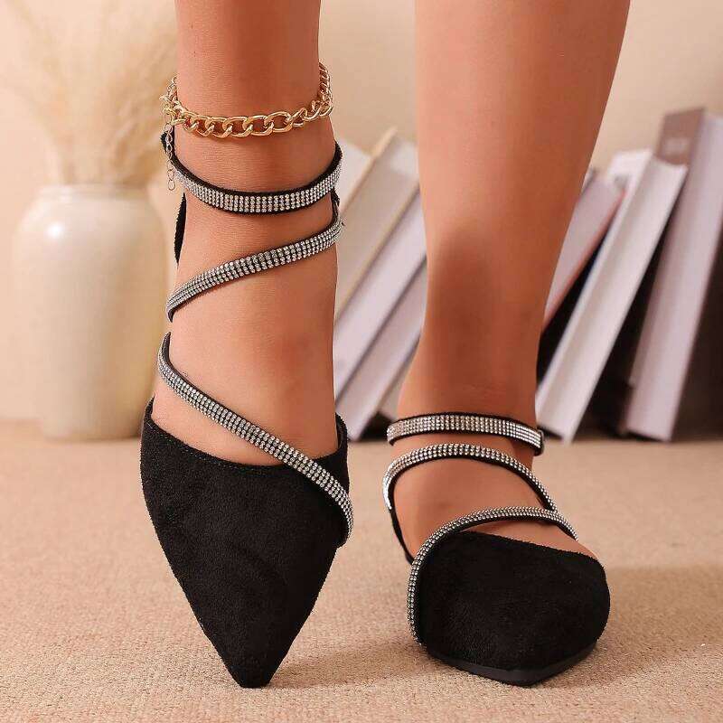 New black minimalist style for summer 2025 pointed and comfortable casual women's sandals
