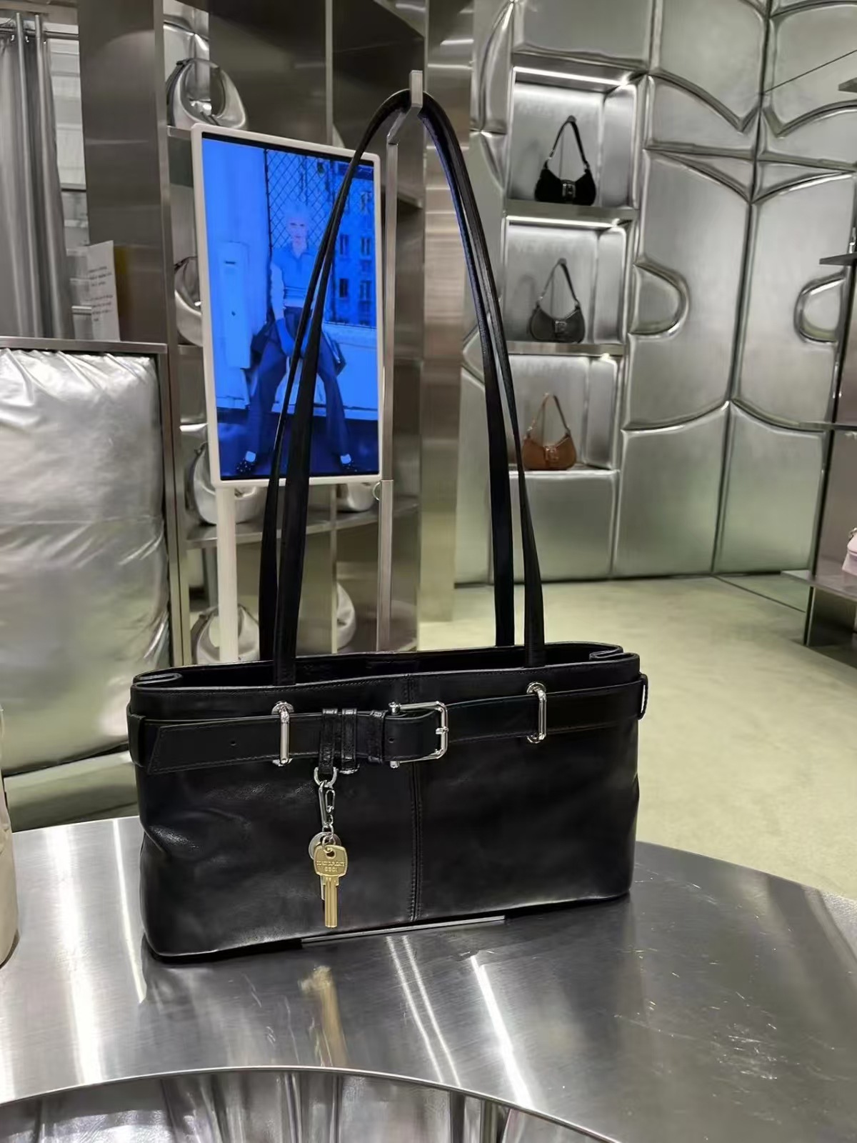 2026 Korean Blogger's Same Style Underarm Biker Bag For Women, Niche High-end Feel, With Key Belt Buckle, Single Shoulder Handbag, Luxury Handbag