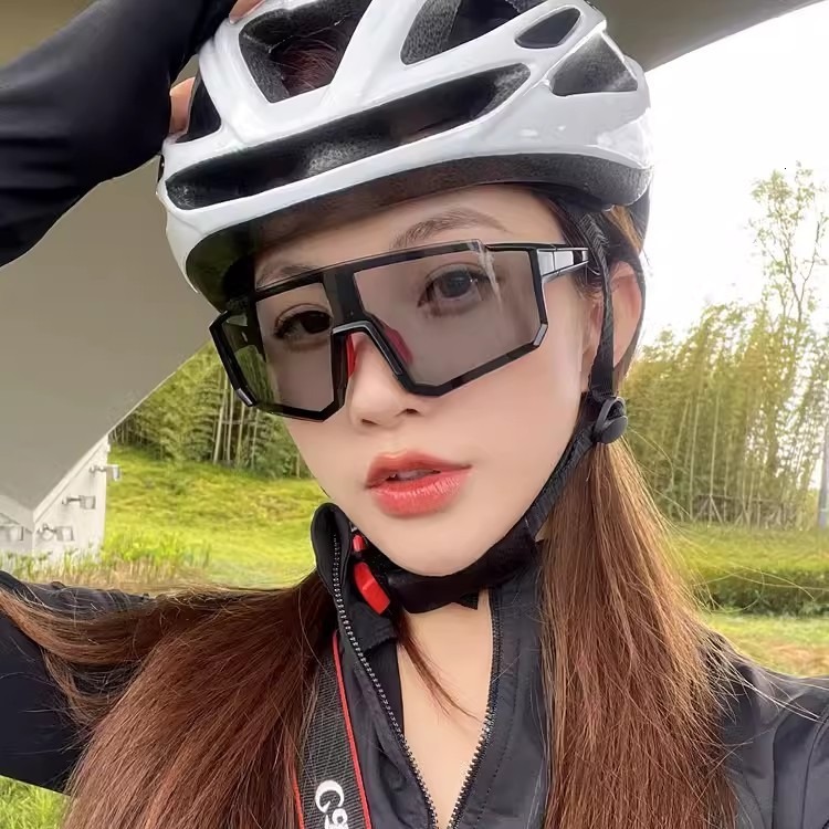 Luxury New Fashion Bicycle Sunglasses Designer Sunglasses Outdoor Sunglasses Large Frame Goggles Mountain Skiing High End Sunscreen Sunglasses Wholesa