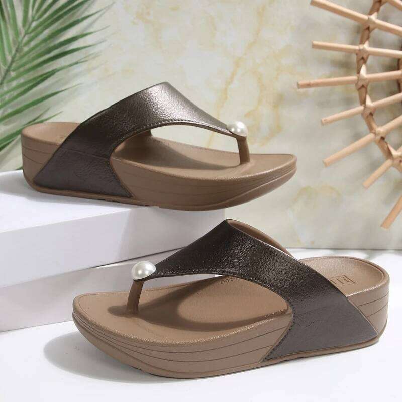 2025 Summer New Fashionable Versatile Slippers Outdoor Non slip Comfortable Flip flops Casual Women's Coolers
