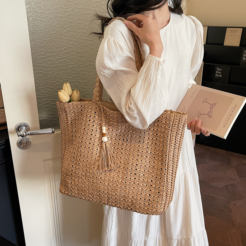 Large capacity grass woven women's summer new style tassel woven beach bag vacation commuting shoulder bag luxury handbag designer bag