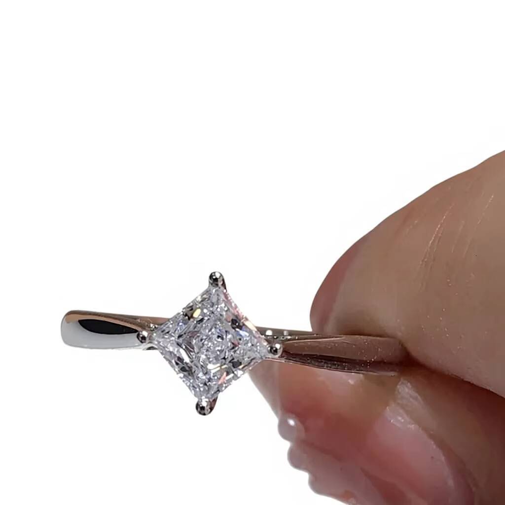 Authentic 18K Gold Cultivated Diamond Ring Female Princess Square Four-claw IGI Certified Light Luxury Niche Birthday Gift for
