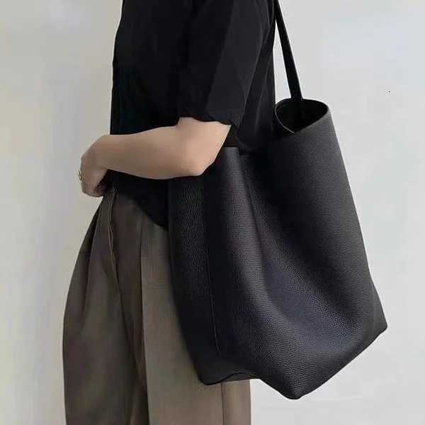 Minimalist Bucket Handbag Tote Bag Leather Commuter Shoulder Bag Large Capacity Autumn Winter Fashion Simple Womens Bag H260306