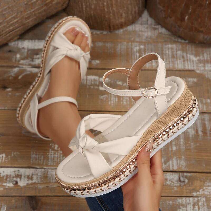2026 new women's thick soled casual with exposed toes fashionable retro anti slip one-piece buckle strap sandals