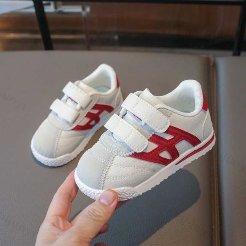 These 2026 spring and autumn kids' casual sneakers are lightweight, breathable, and non-slip, ideal for both boys and girls as walking and runnin