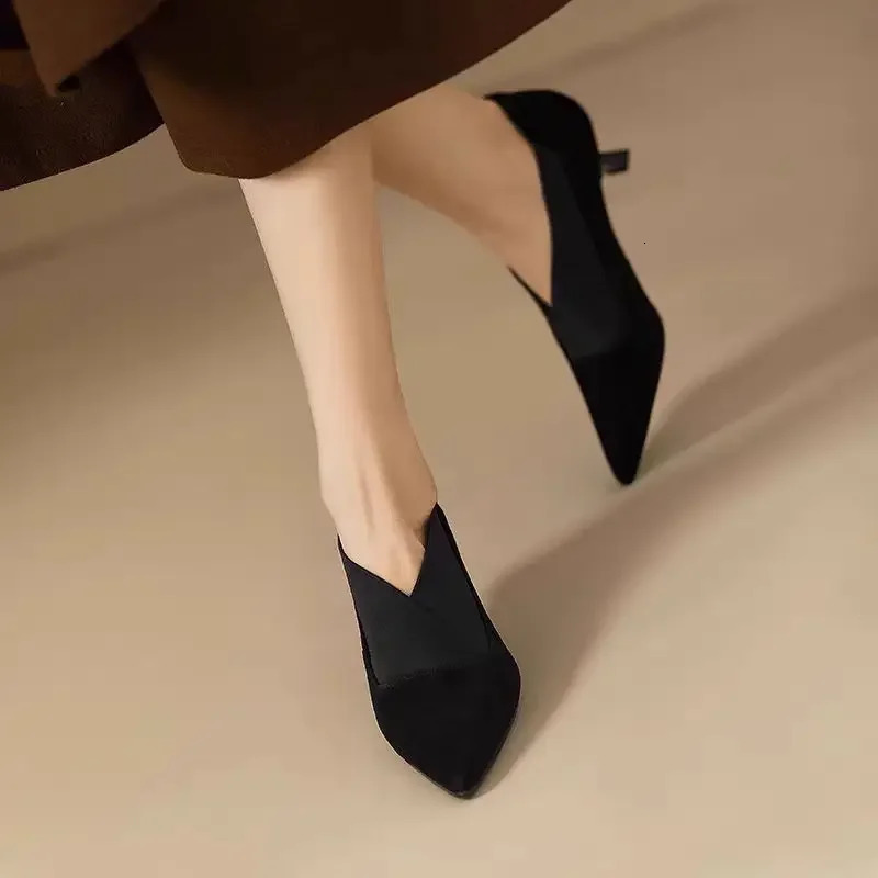 French Retro Pointed Thin Heeled Short Boots with Kitten Heels Ankle Boots Combined with Elastic Deep Cut High Heels for Women 260303