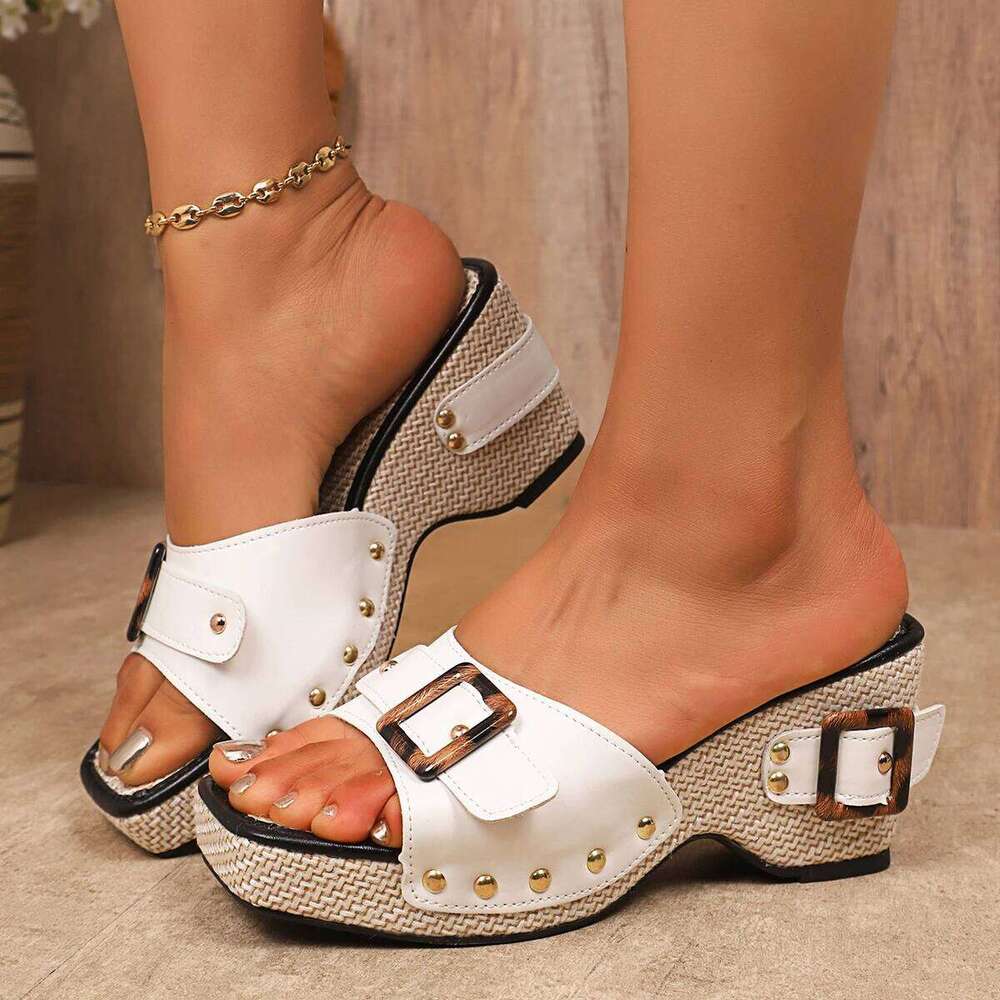 Summer 2025 New Women's Fashion Wedge High Heels Studd Metal Buckle Embellished Casual Roman Sandals