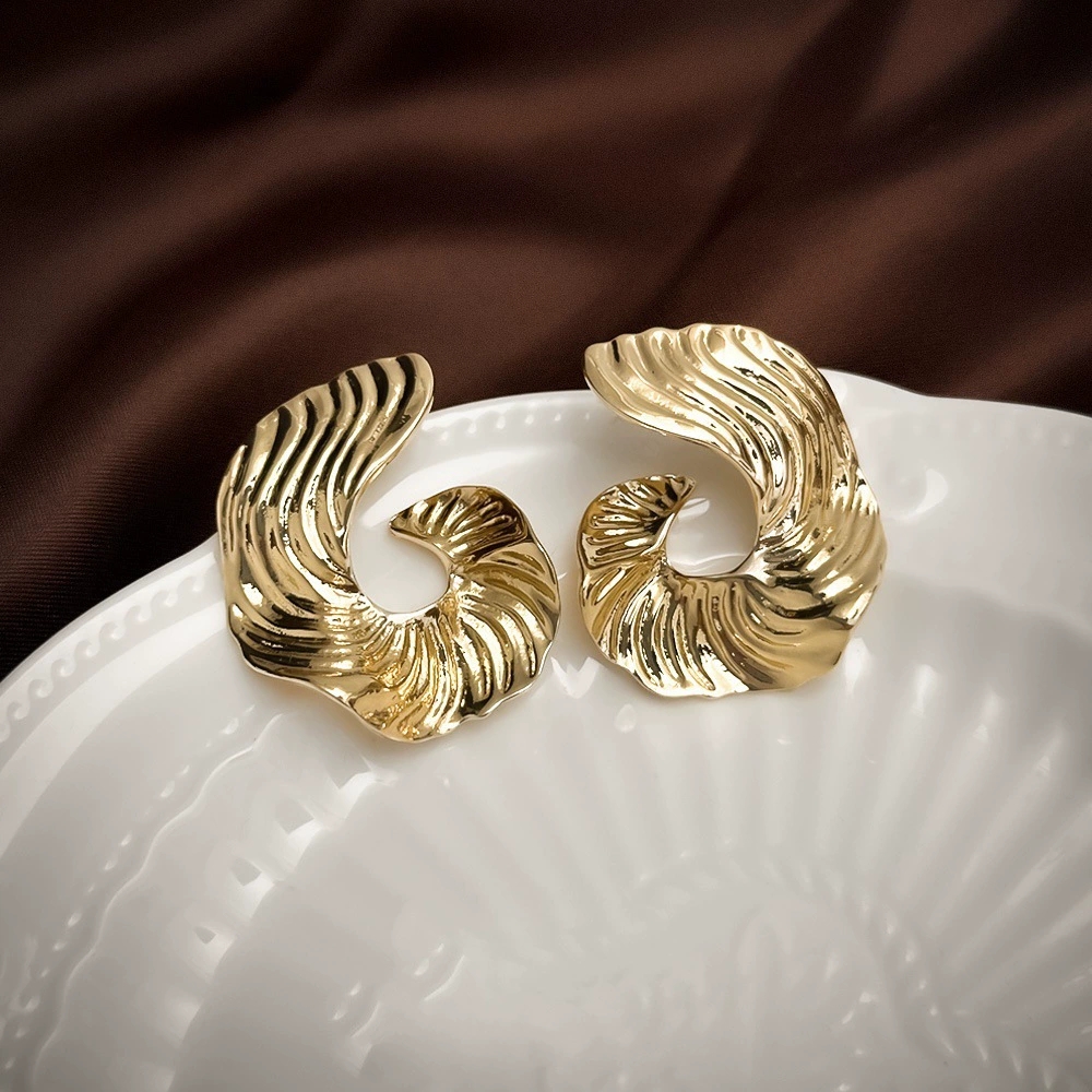 Unique Elegant Design Floral Ear Jewelry - Simple Yet Luxe Metallic Accessories