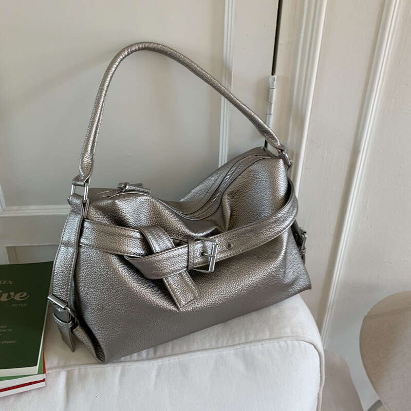 Women Large Capacity Versatile Hot Girl Motorcycle Personality Fashionable Handheld Tote Casual Commuting Single Shoulder Crossbody Bag