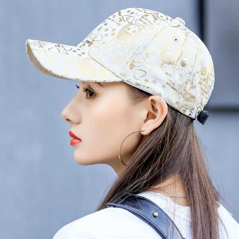New Trend Reflective Korean Fashion Men Women Baseball Hats VELOUR LEATHER Comfortable Versatile Unisex Printing Outdoor Outings S260306