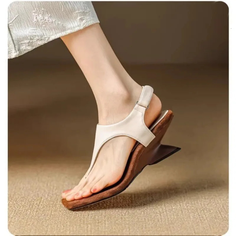 Clip Toe Sandals Women Mid Heels Shoes Fashion Beach Slippers Summer Cozy Pumps Slides Women Retro Trend Shoes 260305