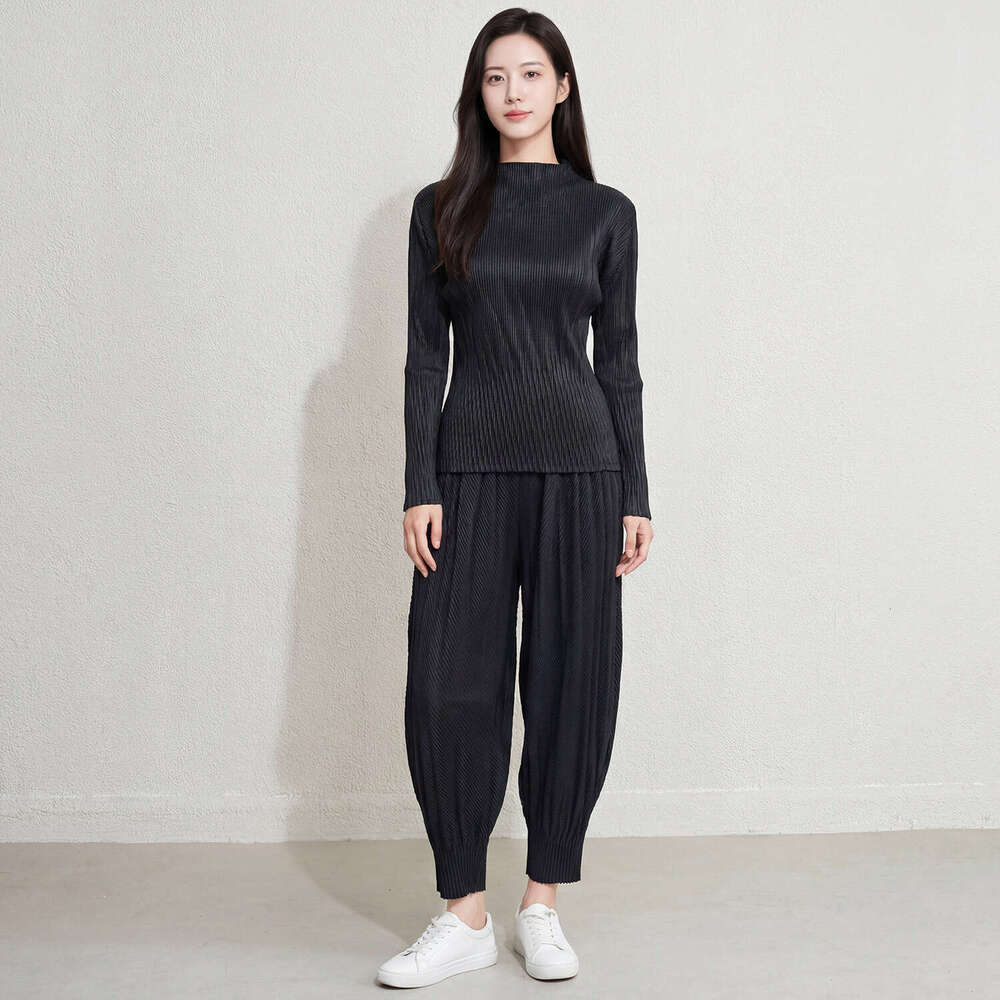 Designer Miyake-style pleated jogger for women, new spring and autumn collection, half-high collar long-sleeve top, versatile harem pants two-piece se