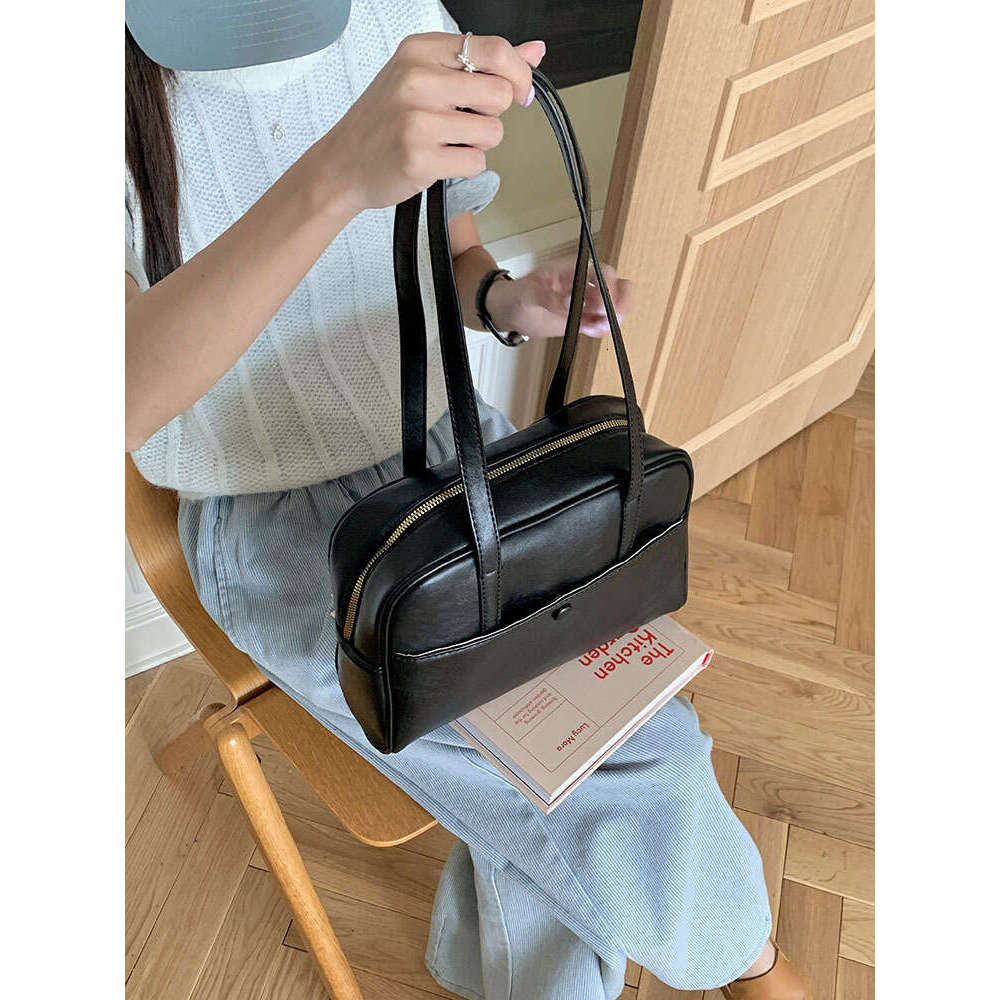 Women's Korean Niche Shoulder Ladies' Autumn And Winter 2026 New Vintage Underarm Bag, Large-Capacity Tote Bag