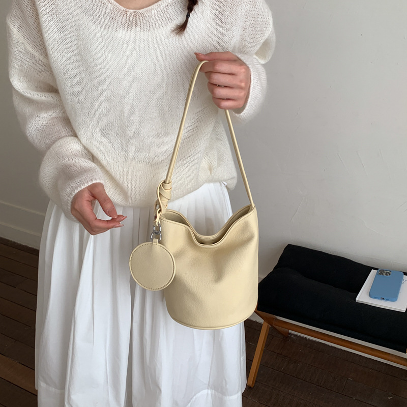 Fashion niche women's handbag spring new fashion simple shoulder bag designer bag crossbody bag luxury handbag