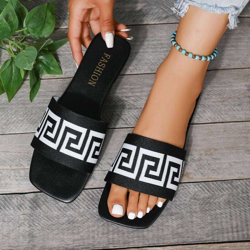 2025 Summer New Women's Letter Fashion Slippers Flat Shoes Beach Comfortable Versatile Sandals