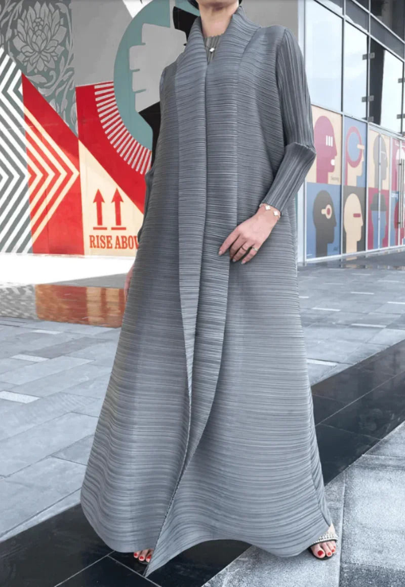 Miyake Folds 2025 Spring Fashion Trench Coat Retro n Loose Cardigan Robe Ladies 260228