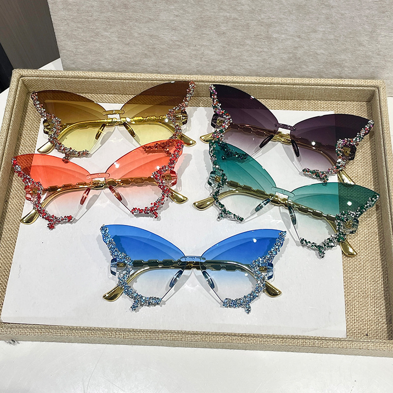 2026 New Designer Luxury Brand Butterfly Men's And Women's Sunglasses High End Style Skinny Face Sunscreen Party Dance Fashion Show Fun Fram