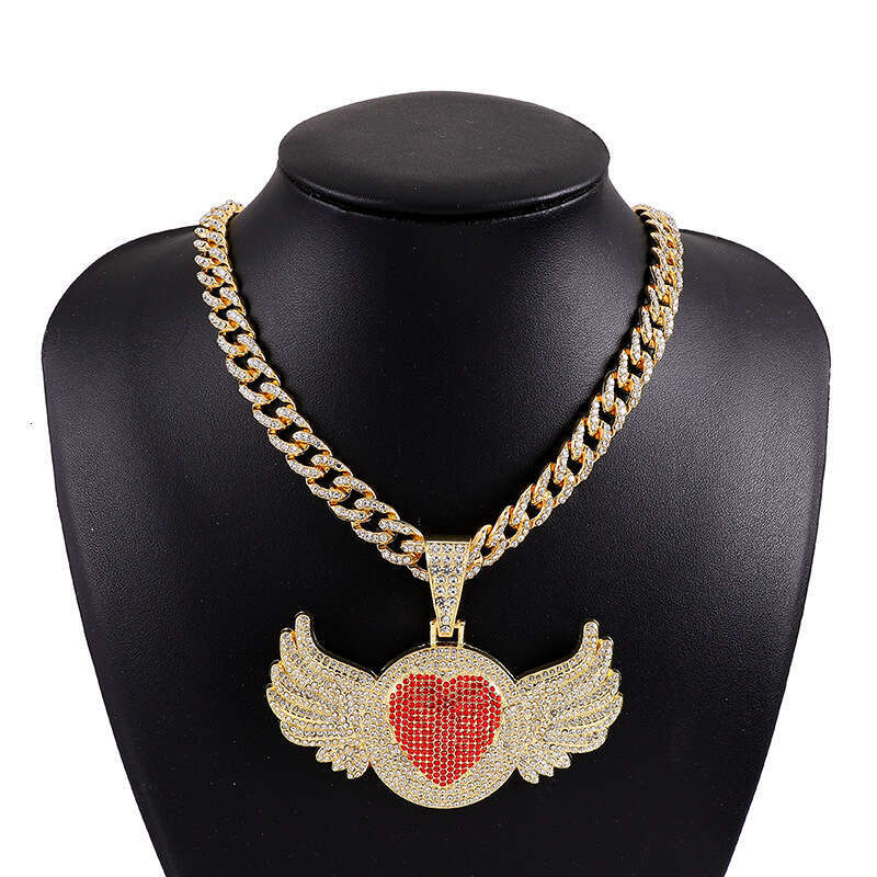 Amazon's best-selling winged diamond pendant, multi-color heart full of diamonds, high-quality electroplated hip-hop Cuban necklace for men and w