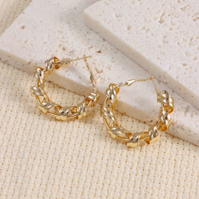 Elegant Spiraled Ear Cuff Accessories for Women Modernist Luxury Statement Earring Set