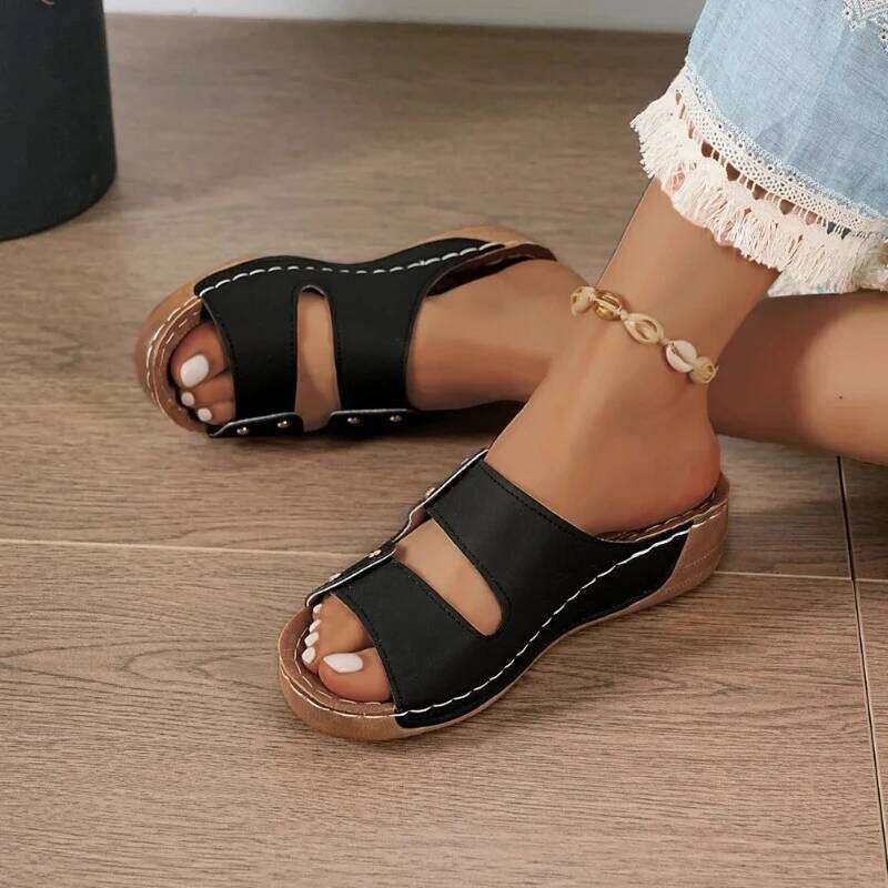 2025 new sandals with exposed toes women's fashionable and casual rivet decoration comfortable wedge slippers