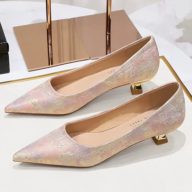 BIGTREE shoes 3 CM Floral cloth surface Kitten heels Women Shoes Sweet Fashion Low Heel Ladies Shoes pointed Toe Women Pumps 260306