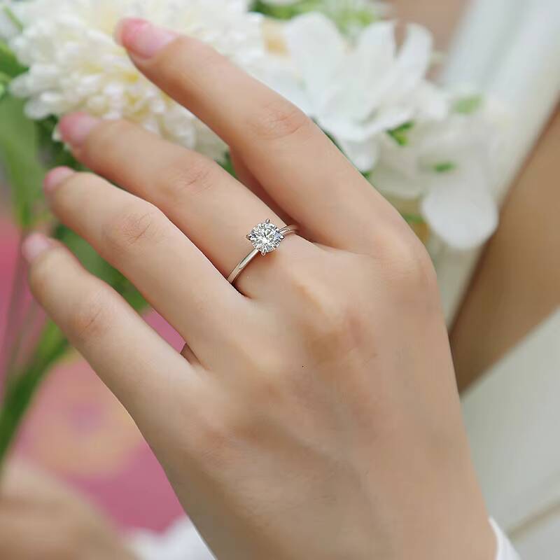 Moissanite S925 Silver 1ct Four Prong Design Brilliant Stone Elegant Fine Jewelry Engagement Style Statement Ring