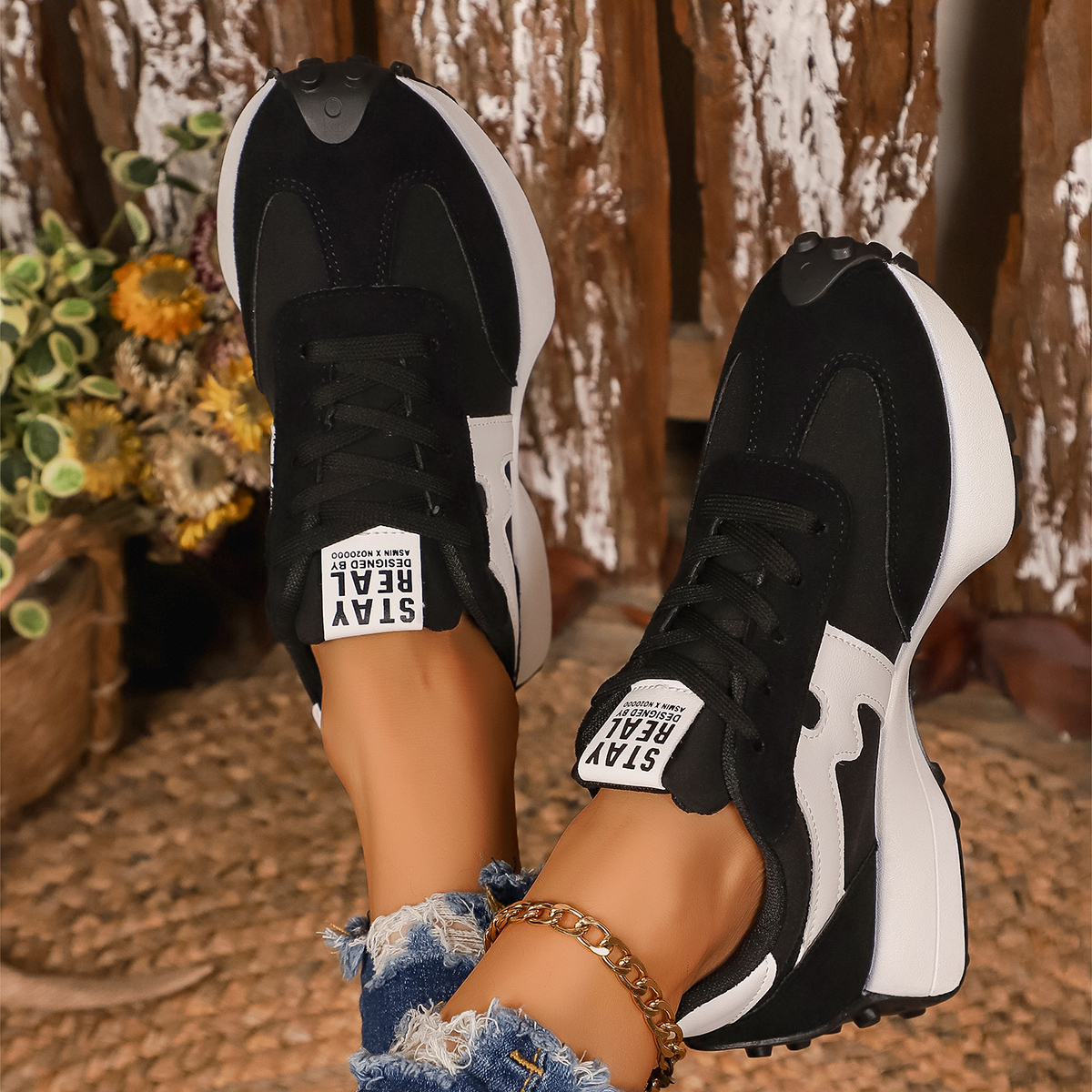 Designer Women Sneakers Thick Bottom Casual Fashionable Sport Shoes Women Lightweight Running Shoes Comfortable Sneakers Women 2026 new women's t