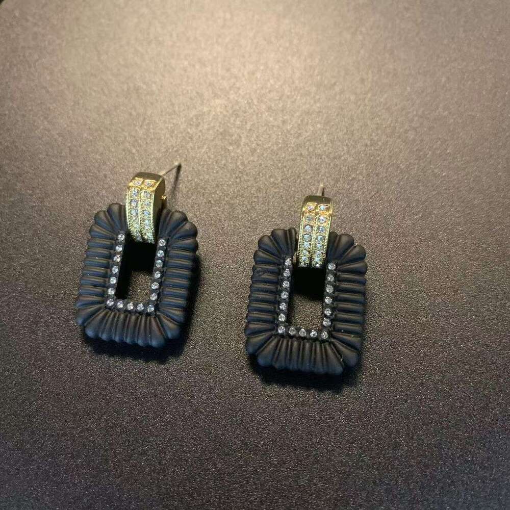 Vintage Geometric Hollow-Out Black Earrings And Necklace Set Light Luxury High-End Niche Style Jewelry For Women High-Quality