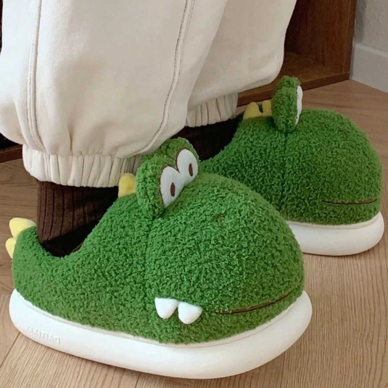 Cute Dinosaur Winter New Women Slipper Soft Heel Platform Fur Warm Indoor Comfortable Home Fluffy Home Slippers S260305
