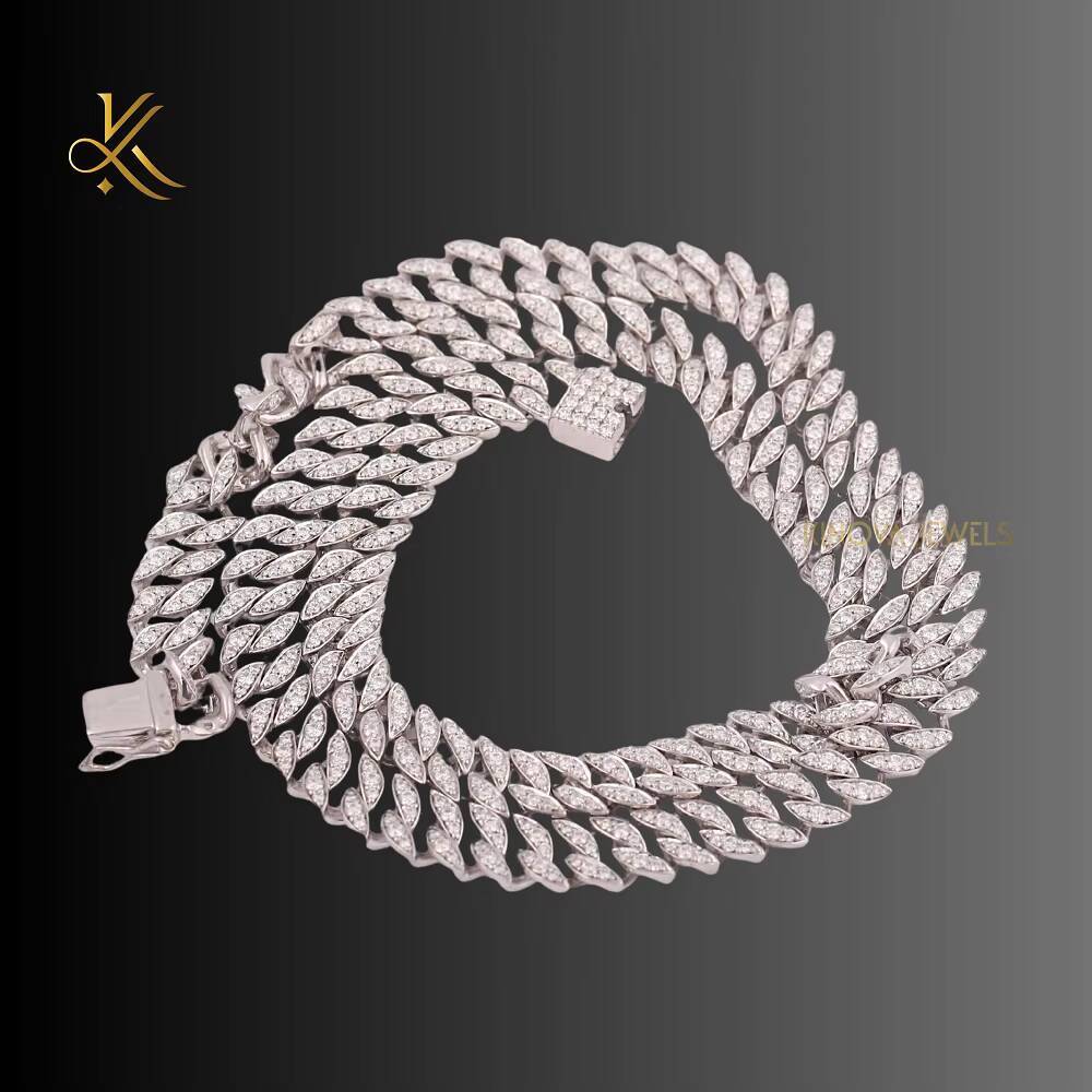 Bold Hip Hop Neck Chain With Radiant Moissanite Diamond Inspired Brilliance For Eye Catching Streetwear Modern Jewelry Appeal