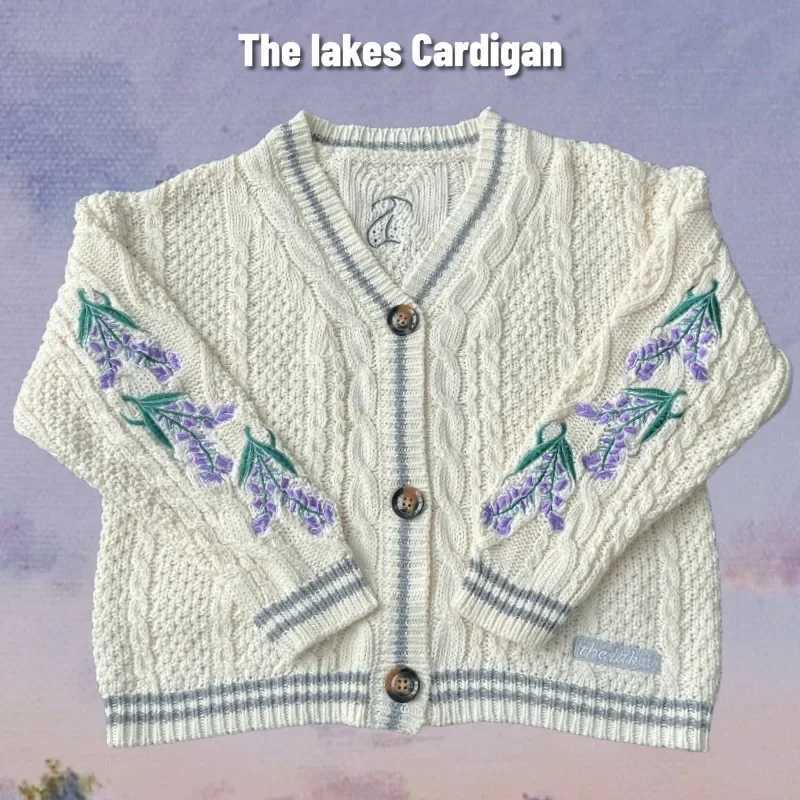 2025 LAKes Cardigan Womens Autumn Winter Wisteria Flowers Beige Cardigans Female Purple Embroidery Knitted Sweater Folklore M260306